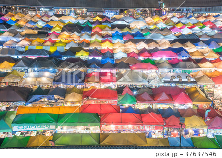 鉄道市場ラチャダー（タラート・ナット・ロット・ファイ・ラチャダー）  37637546