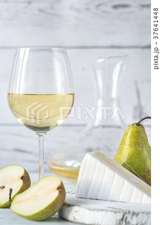 Glass of white wine with cheese and pears 37641448
