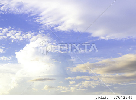 Blue sky with fluffy clouds Blue sky with fluffy clouds 37642549