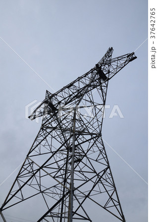 送電線が外された烏帽子型鉄塔 37642765