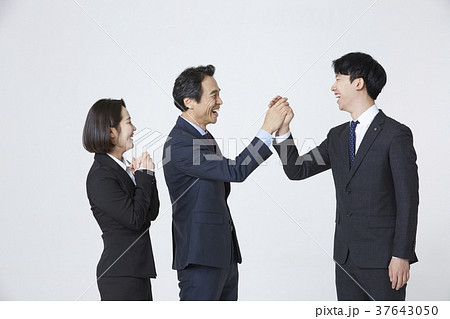 笑顔 微笑 微笑み 37643050