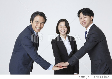 笑顔 微笑 微笑み 37643102