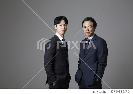 ビジネスマン 若い男 若い男性 37643179