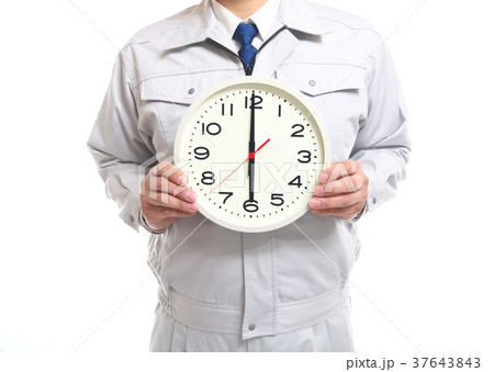 時計を持つ作業員 37643843
