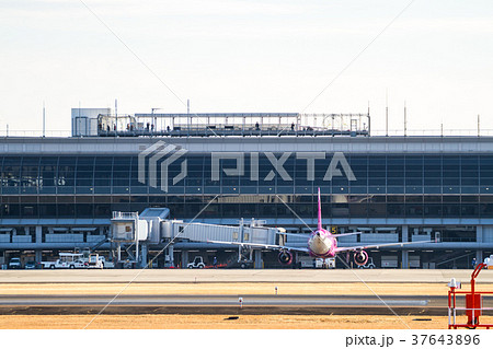 出発準備中の旅客機（仙台空港） 37643896