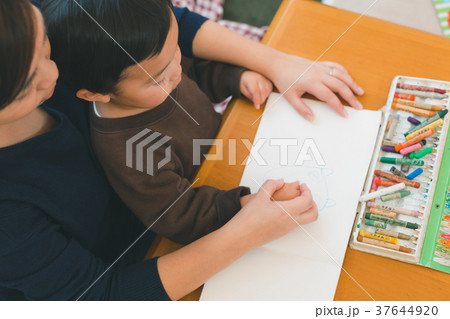 3 years old 37644920