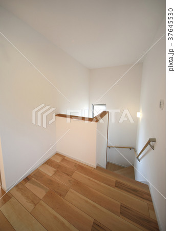新築 階段 新築 階段 37645530