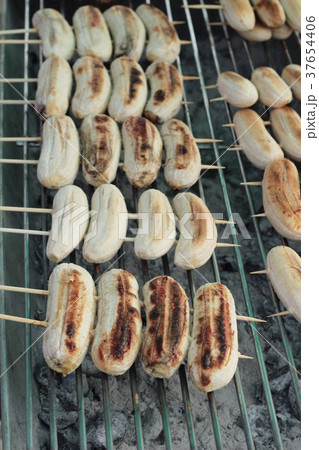 grilled banana in the market 37654406