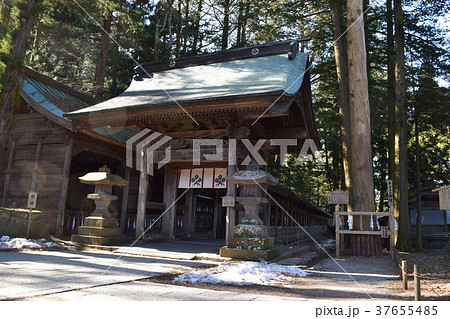 信濃國一之宮　諏訪大社 上社本宮　布橋門と二の柱 37655485