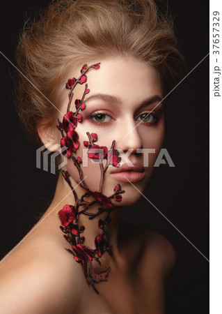 Young woman with flower makeup 37657329