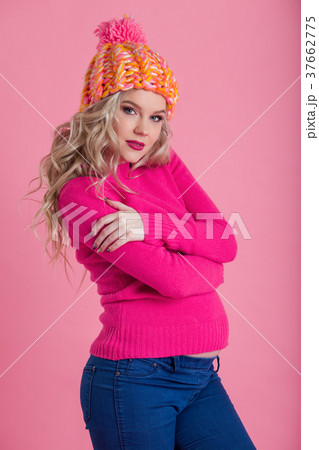 Beautiful young pregnant woman is wearing warm Beautiful young pregnant woman is wearing warm 37662775