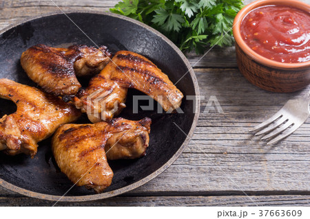 Grilled chicken wings Grilled chicken wings 37663609