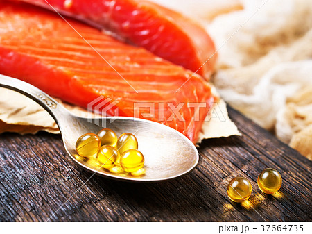 fish and capsules 37664735