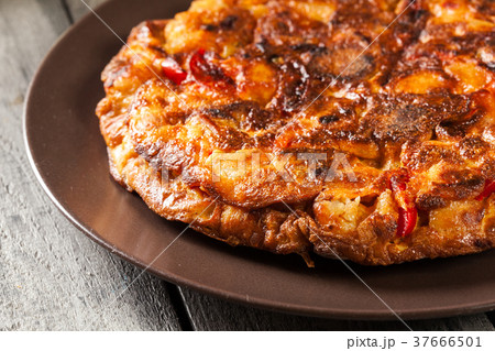 Tortilla de patatas - spanish omelette 37666501