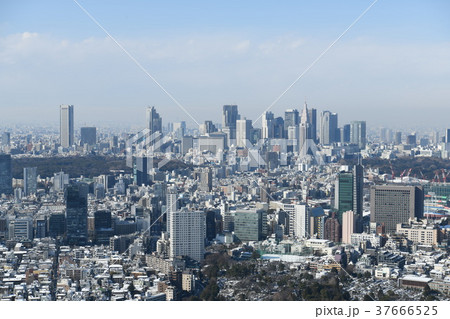 日本の東京都市風景「新宿の高層ビル群などを望む」=大雪の一夜明けで広がる青空・2018年1月23日撮 日本の東京都市風景「新宿の高層ビル群などを望む」=大雪の一夜明けで広がる青空・2018年1月23日撮 37666525