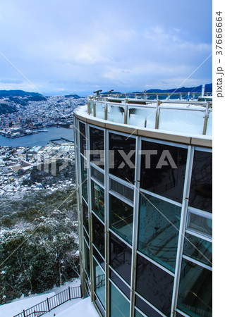 稲佐山展望台から長崎市街地の雪景色 【長崎市】 稲佐山展望台から長崎市街地の雪景色 【長崎市】 37666664