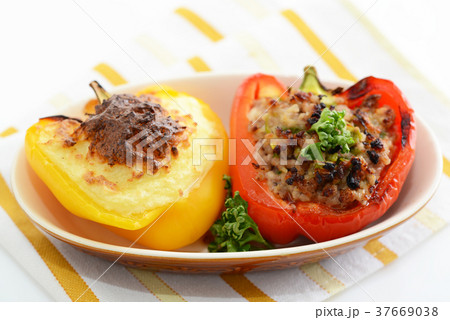 美味しそうなパプリカの肉詰め 美味しそうなパプリカの肉詰め 37669038