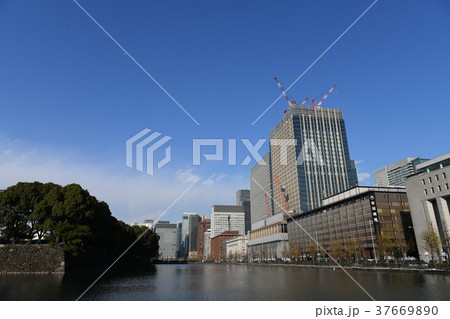 日本の東京都市風景「大手町や丸の内などを望む」＝大雪の一夜明け・広がる青空・2018年1月23日撮影 37669890