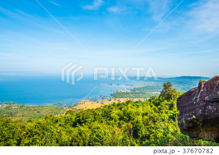 Water nourishes life10 37670782