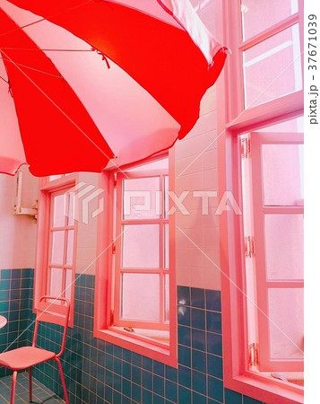 韓国のpink pool cafe 37671039