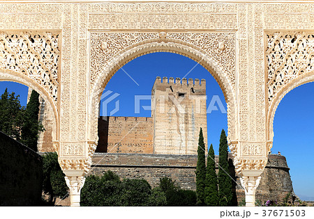 Arches in Islamic (Moorish) style, Alhambra,Spain Arches in Islamic (Moorish) style, Alhambra,Spain 37671503