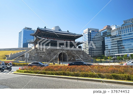 韓国 ソウル 崇礼門(南大門) 37674452