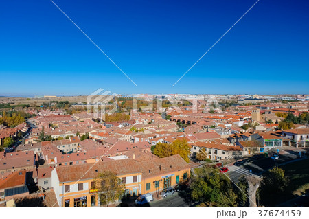 スペイン アビラ 城壁外の街並み 北方向 37674459