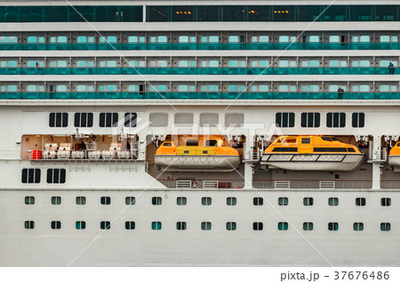 Large royal cruise liner Large royal cruise liner 37676486