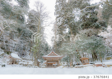雪景色の奥の宮 37676841