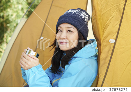 山歩き 山歩き 37678275