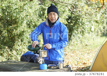 山歩き 山歩き 37678281