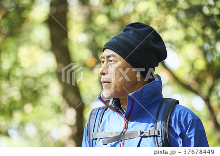 山歩き 山歩き 37678449