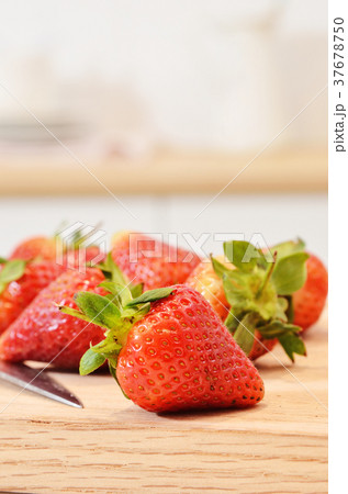 Fresh strawberries on a wooden cutting board 37678750