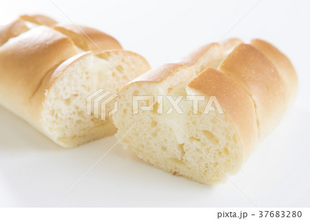 ミルクパン シンプル・白バックの写真 ミルクパン シンプル・白バックの写真 37683280