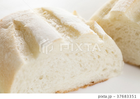 米粉パン シンプル・白バックの写真 37683351