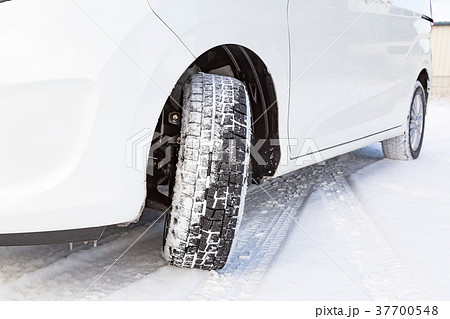 スタッドレスタイヤ 37700548