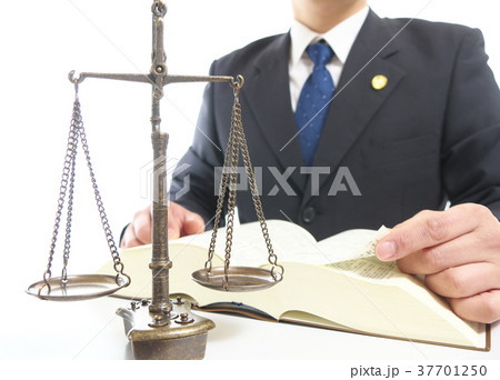 弁護士ー天秤と六法全書 37701250