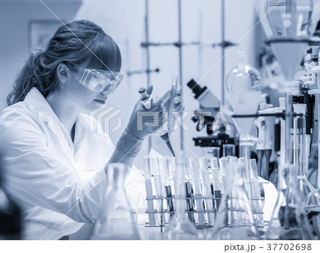 Young scientist pipetting in life science Young scientist pipetting in life science 37702698