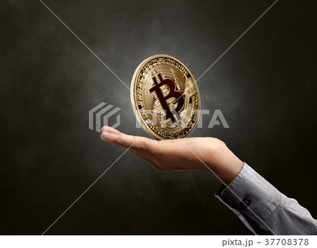 Man hands holding golden bitcoin coin 37708378