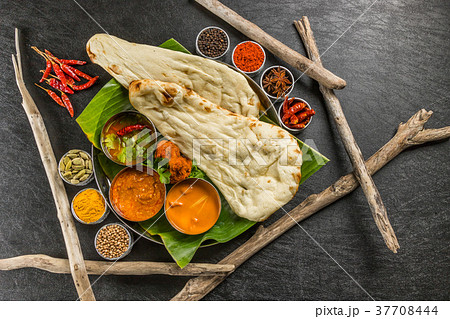 典型的なインドカレー　Typical Indian curry set 37708444
