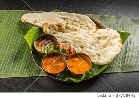 典型的なインドカレー　Typical Indian curry set 37708445