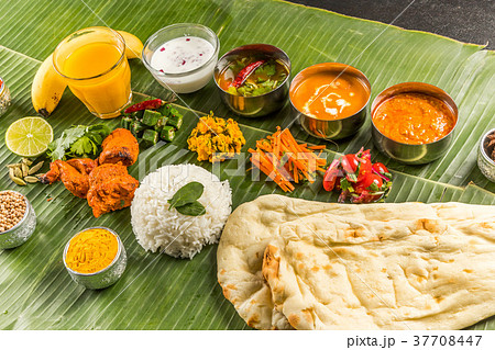 典型的なインドカレー　Typical Indian curry set 37708447