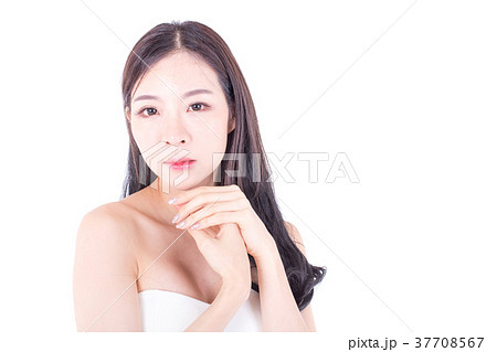 Young beautiful korea woman isolated on white. 37708567