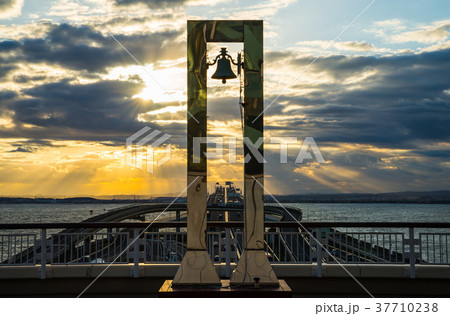 東京湾アクアライン 朝焼け ※2017年12月撮影 東京湾アクアライン 朝焼け ※2017年12月撮影 37710238