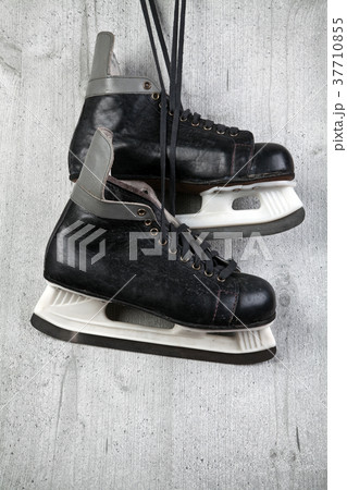 Old ice skates on wooden background 37710855