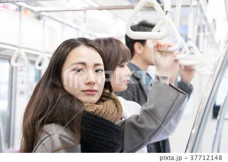 電車　日本人　撮影協力・京王電鉄株式会 37712148