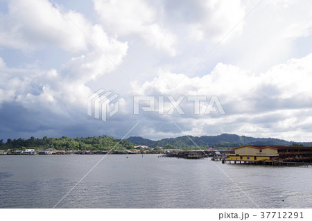 世界最大の水上集落カンポンアイル 世界最大の水上集落カンポンアイル 37712291
