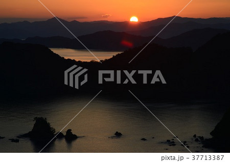 高知県 太平洋をのぞむ横波半島の夕焼け 高知県 太平洋をのぞむ横波半島の夕焼け 37713387
