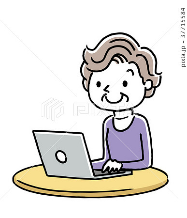 シニア女性：パソコン、インターネット 37715584