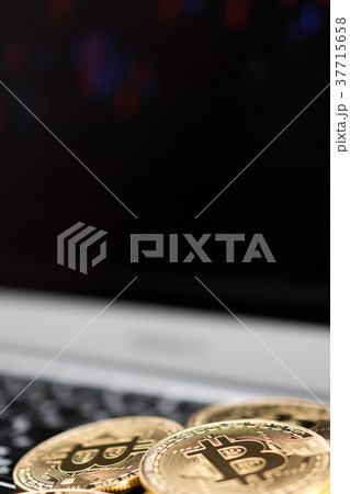 仮想通貨・ビットコインの取引イメージ 仮想通貨・ビットコインの取引イメージ 37715658